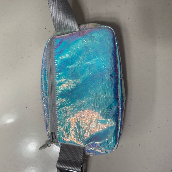 Lululemon Athletica Holographic Crossbody/waist bag/fanny back - Picture 3 of 9